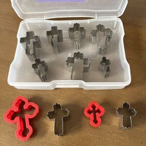 Fondant Or Cookie Cutters Lot Of 11 Mini Crosses Plastic And Steel Various Sizes